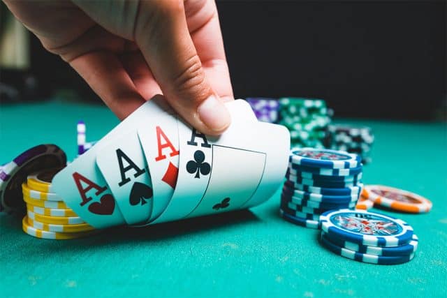 Chơi Poker mà không biết lệnh dùng thì cũng như không